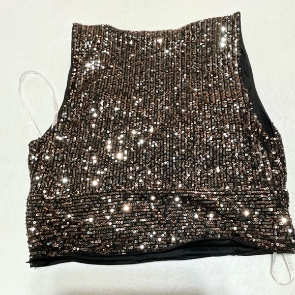 NWOT GUESS Bronze Gold Sequin Sleeveless V-Neck Crop Top – Size M Glam Sparkly - Picture 11 of 12
